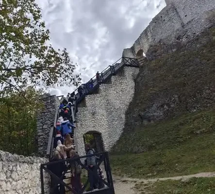 Klasy 6b i 6c ze Szkoły Podstawowej nr 27 w Katowicach na wycieczce na Jurze Krakowsko-Częstochowskiej