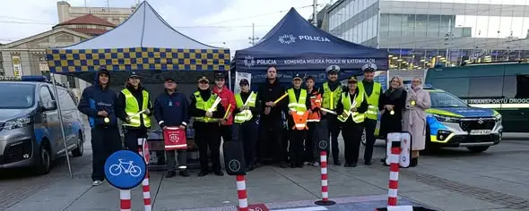 Katowice: akcja „Błyśnij dla życia” – odblaski dla bezpieczeństwa pieszych